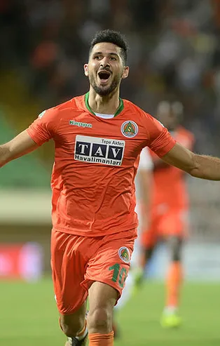 Emre Akbaba Başakşehir'le imzalıyor