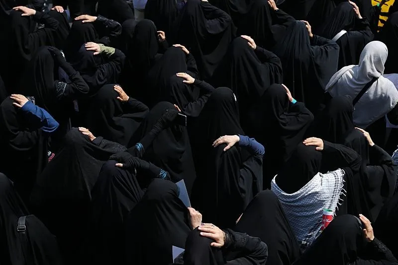 İran’da cuma namazı sonrası İsrail’in İran’a yönelik düzenlediği saldırılar protesto edildi. (AA)