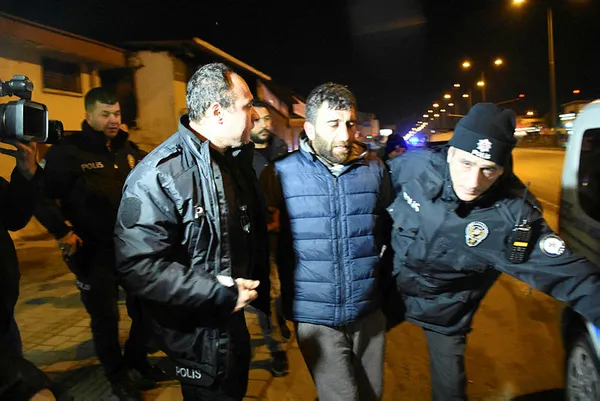 1578977389812.jpg Bankaya girdi! Kaçamayacağını anlayınca teslim oldu-2
