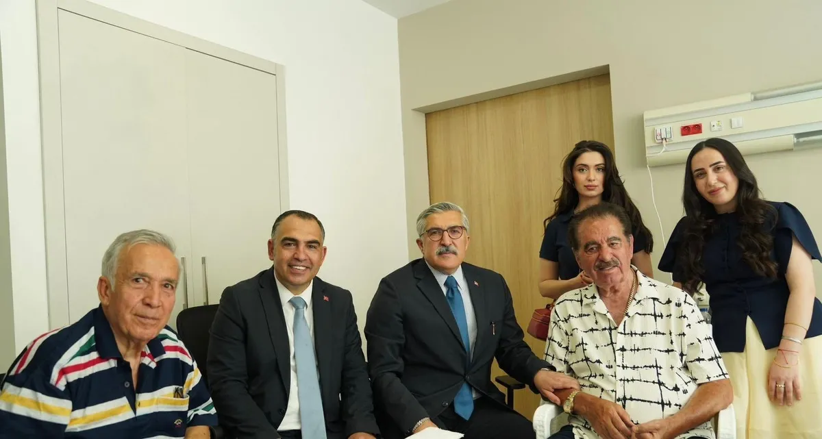 ibrahim-tatlisese-gecmis-olsun-ziyareti-ak-partili-yayman-son-durumu-paylasti-1782241121231.jpeg Başkan Erdoğan'ın selamı iletildi: AK Partili Yayman'dan İbrahim Tatlıses'e hastane ziyareti-2