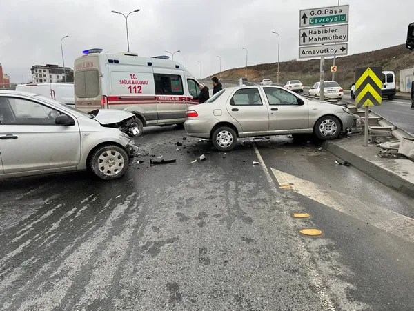 1640961180695.jpg Arnavutköy'de kontrolden çıkan araç karşı şeride geçti! Bir başka otomobille kafa kafaya çarpıştı-2