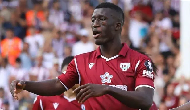 mostafa-mohamedin-yerine-forvet-arayislarini-surduren-galatasaray-kadewere-gundemine-aldi-1658615240817.jpeg Mostafa Mohamed’in yerine forvet arayışlarını sürdüren Galatasaray Kadewere gündemine aldı-20