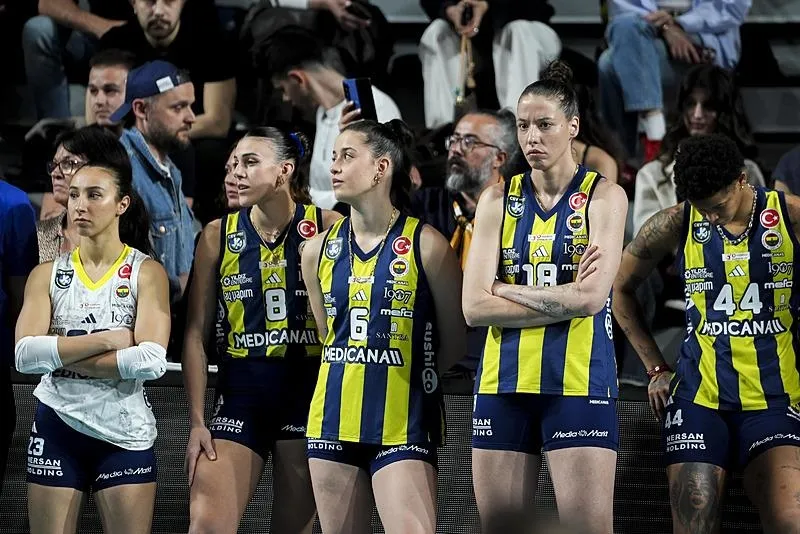 vodafone-sultanlar-ligine-vargas-ve-markova-damgasi-264-saniyelik-ralli-1776690228294.jpeg Fenerbahçeli voleybolcular maçın ardından büyük üzüntü yaşadı.