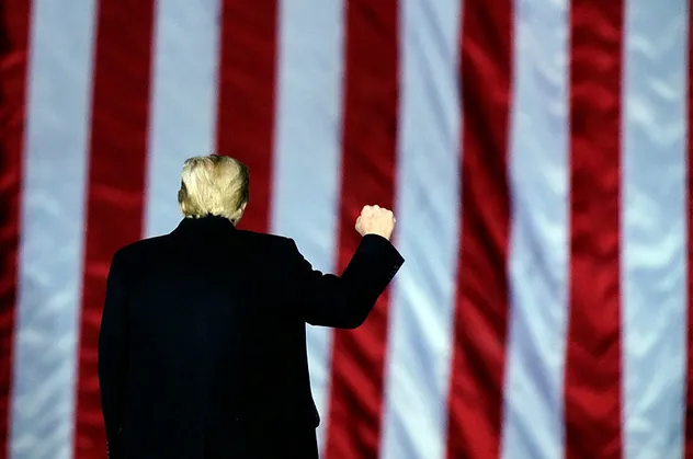 Donald Trump'tan hesabını askıya alan sosyal medya şirketlerine tehdit!