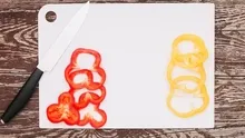 🥒Ahşap mı, plastik mi? Gıda güvenliği uzmanları hangi kesme tahtasının daha iyi olduğunu açıkladı