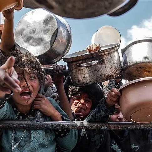 Ya açlıktan ya da kuyrukta!