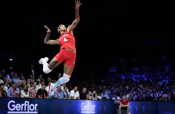 sirbistani-devirdik-tarih-yazdik-turkiye-avrupa-sampiyonu-1693774198669.jpeg Filenin Sultanları yurda döndü! Türkiye A Milli Kadın Voleybol Takımı Avrupa Şampiyonu! Sırada Olimpiyatlar var-9