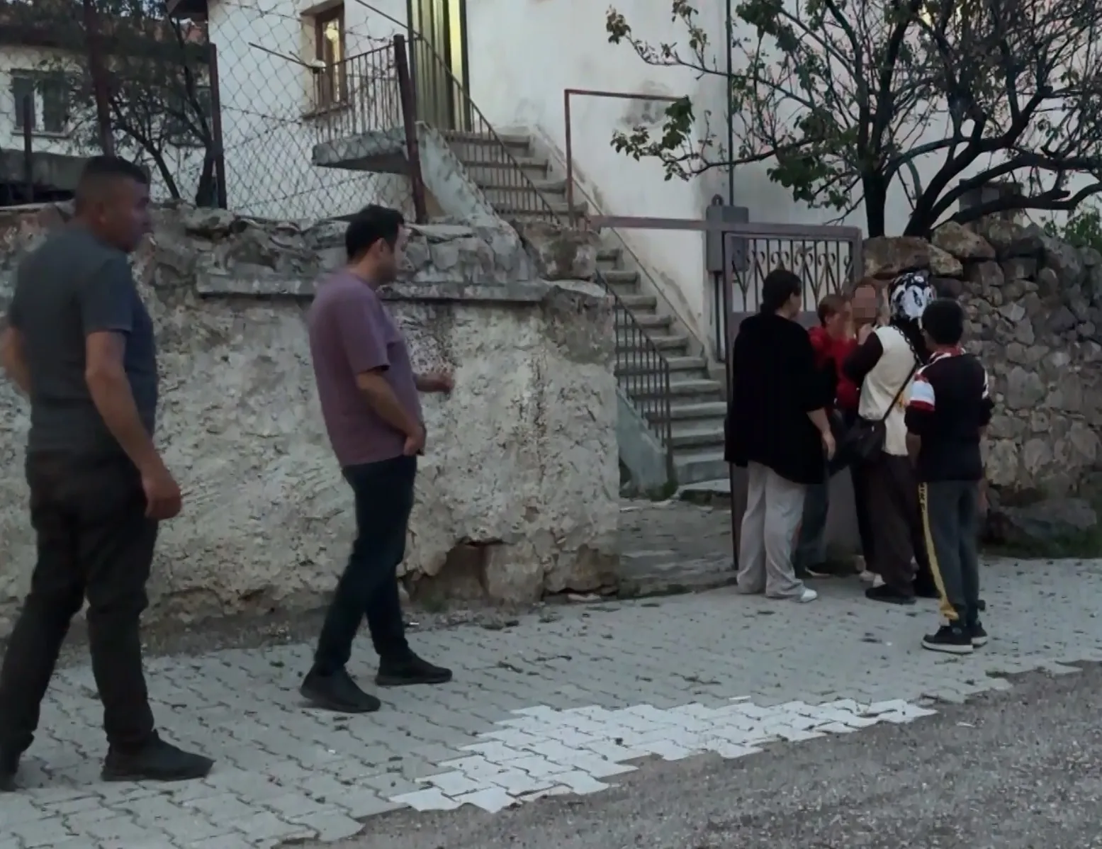 Aksaray’da KADES hayat kurtardı: Alkol alıp eşini ölümle tehdit eden şahıs 2 dakikada yakalandı