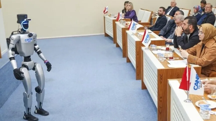 turkiyenin-nufusa-kayitli-ilk-insansi-robot-canikman-ogrencilerle-bulustu-1781707959101.jpg Türkiye'nin nüfusa kayıtlı ilk insansı robot CANİKMAN öğrencilerle buluştu-5