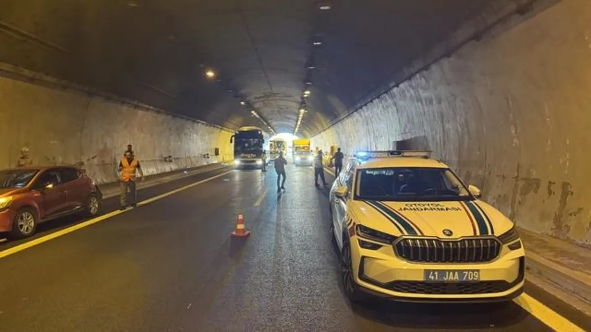 TEM Otoyolu'nda 7 araç kazaya karıştı: 5 yaralı!