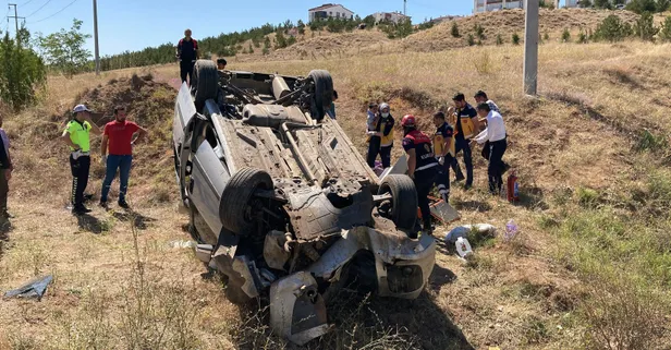 Sivas’ta kontrolden çıkan araç şarampole uçtu: 7 yaralı