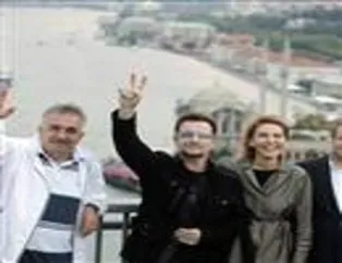 U2 Boğaz Köprüsü'nde yürüdü