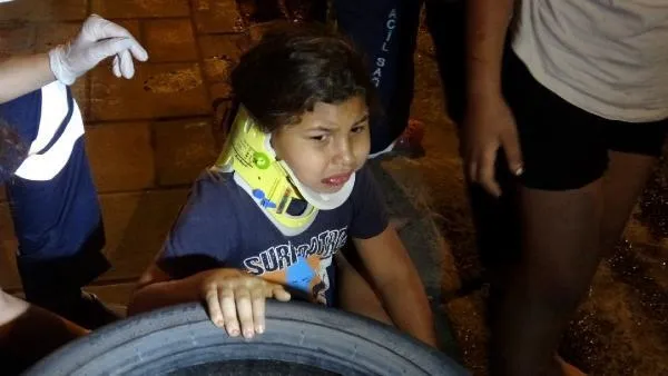İzmir'de gece yarısı feci kaza! Otomobil park halindeki belediye otobüsüne çarptı: 2'si çocuk 4 yaralı-4