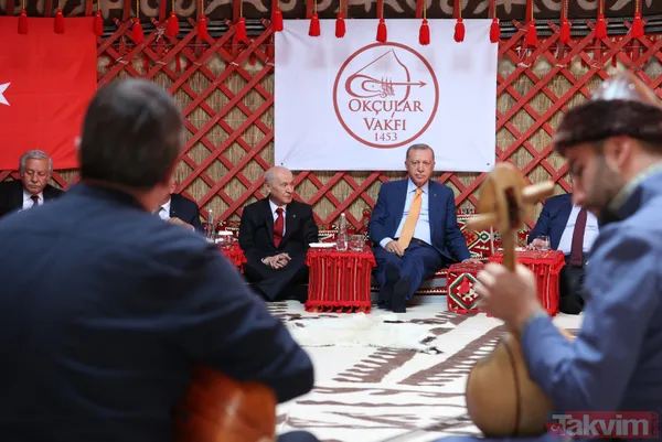 Malazgirt Zaferi'nin 951. yıl dönümünde Ahlat'tan coşku dolu kareler! Başkan Erdoğan ve Devlet Bahçeli Selçuklu mezarını ziyaret etti - 14