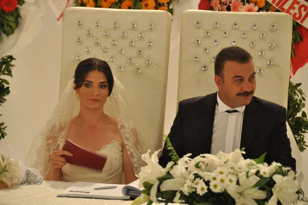 ozgu-namal-rolu-kabul-etmemisti-bakin-yerini-masumlar-apartmaninda-hangi-unlu-oyuncu-alacak-1636976401053.jpg Özgü Namal rolü kabul etmemişti! Bakın yerini Masumlar Apartmanı'nda hangi ünlü oyuncu alacak-4