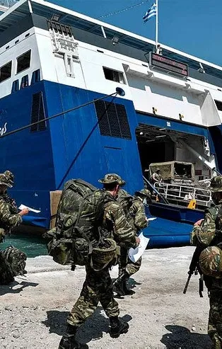 Türk ordusuna karşı başarısız olan Yunanistan sivilleri hedef alıyor