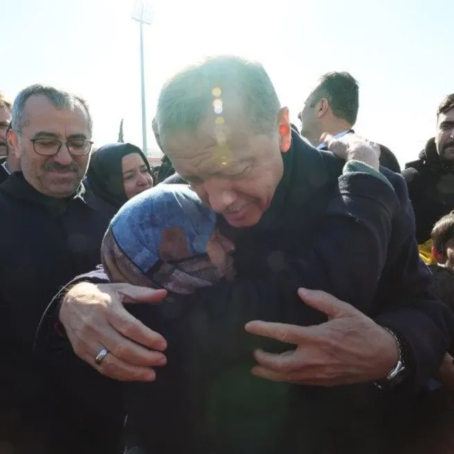 Başkan Erdoğan deprem bölgesinde! Canlı yayında duygu dolu anlar: Allah devletimizden razı olsun