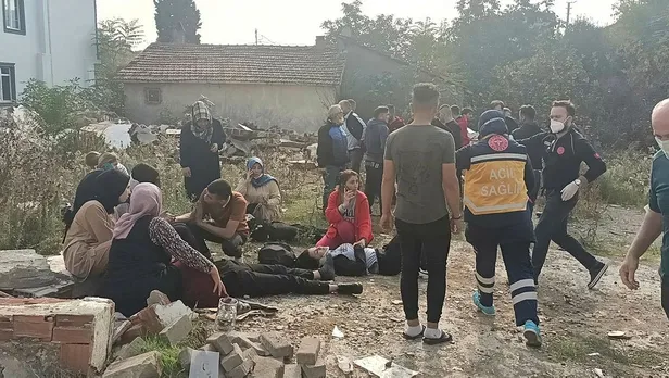 SON DAKİKA: Kocaeli'de öğrenci servisi kaza yaptı! 2 ölü 20 yaralı-3