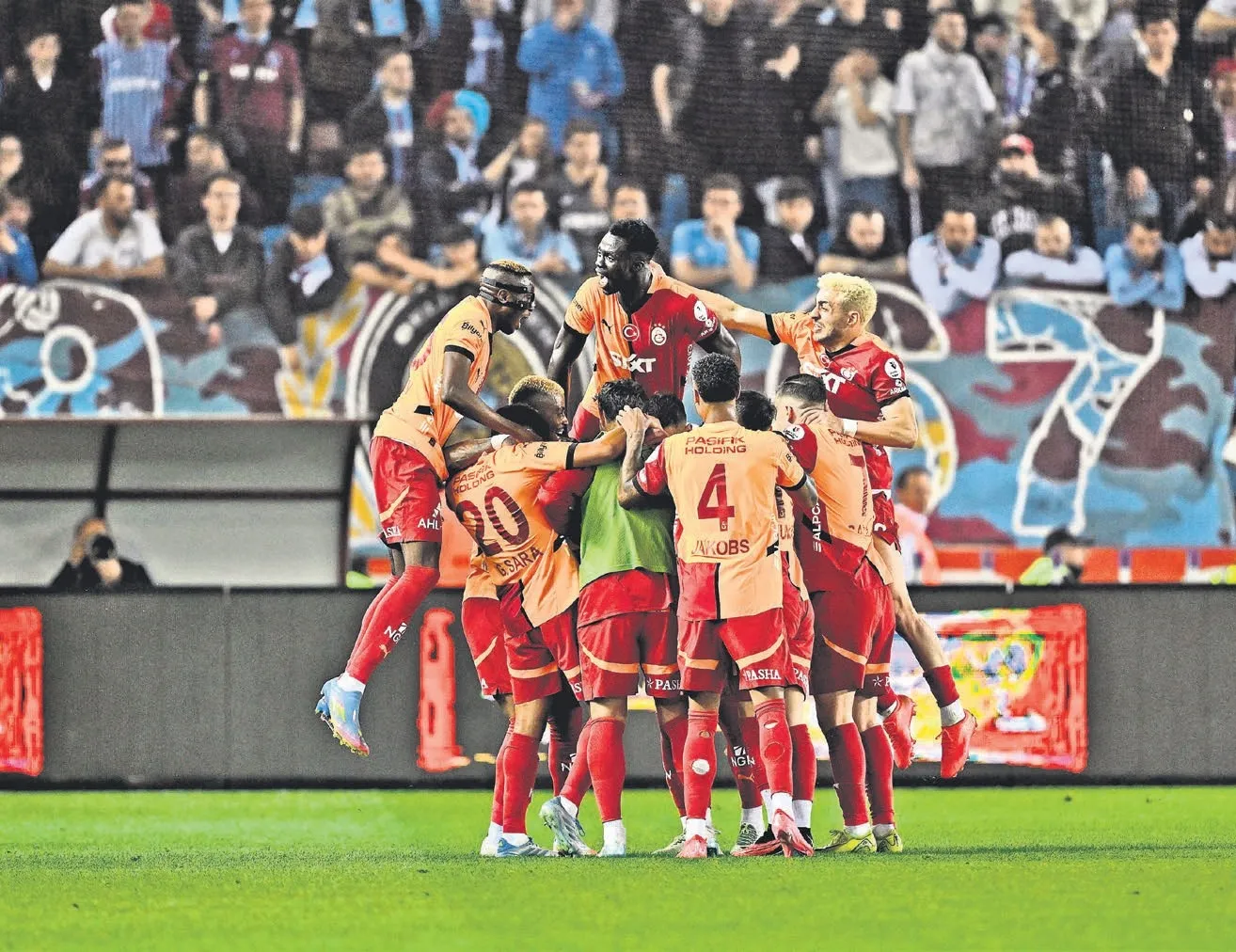 Aramızda kocaman bir fark var