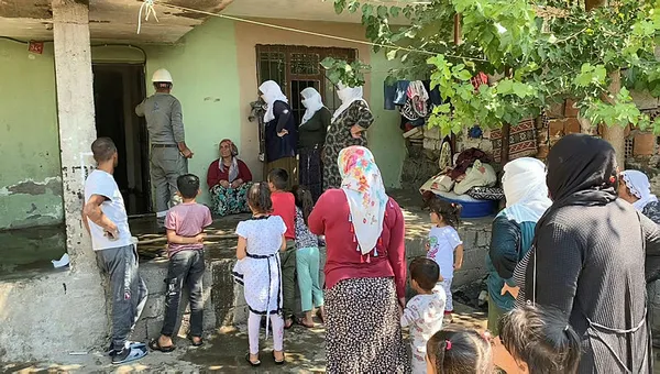 evi-yanan-felek-gozyaslari-icinde-yardim-istedi-ben-sokakta-kaldim-1631347135446.jpg Evi yanan Felek, gözyaşları içinde yardım istedi: Ben sokakta kaldım-8