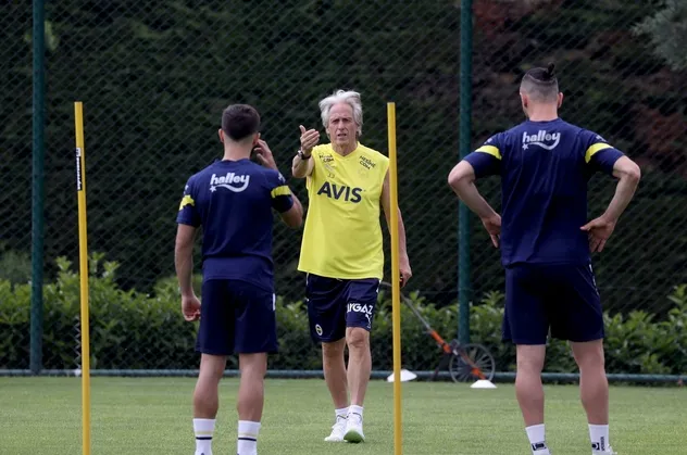 Fenerbahçe kamp kadrosunu duyurdu!