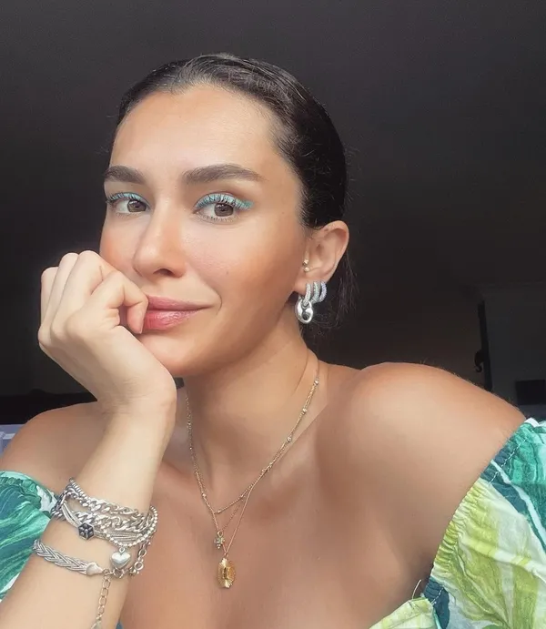 annemizi-saklarkenin-handani-hande-dogandemir-tarziyla-olay-oldu-super-minisi-ve-uzun-cizmeleriyle-verdigi-poza-yorum-yagdi-1639781306113.jpg Annemizi Saklarken’in Handan’ı Hande Doğandemir tarzıyla olay oldu! Süper minisi ve uzun çizmeleriyle verdiği poza yorum yağdı-7