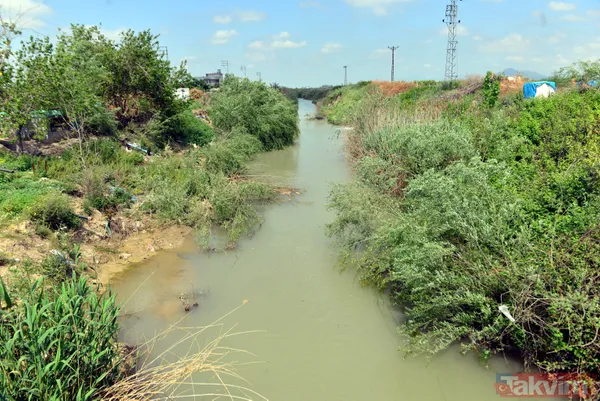 Adana'da oyun oynarken kaybolan ve haber alınamayan Suriyeli engelli Azize'nin boğulduğu kenardaki terlikten anlaşıldı - 8