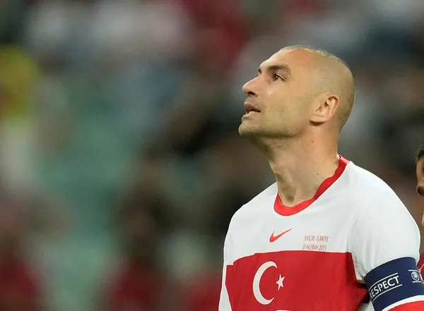 a-milli-takim-kaptani-burak-yilmaz-vatandaslardan-ozur-diledi-haklarini-helal-etsinler-1624220858004.jpg A Milli Takım Kaptanı Burak Yılmaz vatandaşlardan özür diledi: Haklarını helâl etsinler-1