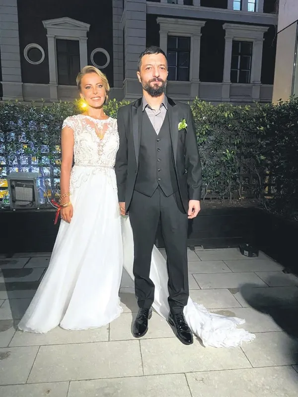 pinar-altug-deliye-her-gun-bayram-dedi-o-konuya-aciklik-getirdi-esi-yagmur-atacanla-bakin-neyi-kutlamis-1631223697882.jpeg Pınar Altuğ 'Deliye her gün bayram' dedi o konuya açıklık getirdi! Eşi Yağmur Atacan'la bakın neyi kutlamış...-7