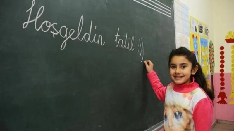 mebden-sicagi-sicagina-karar-okullar-11-gun-tatil-edildi-derslere-mola-anaokulu-ilkokul-9101112-siniflar-ve-og-1710830706383.jpeg Okullar 11 gün tatil edildi! MEB'den sıcağı sıcağına karar; Derslere mola! Anaokulu, ilkokul, 9.10.11.12. sınıflar ve öğretmenler...-2