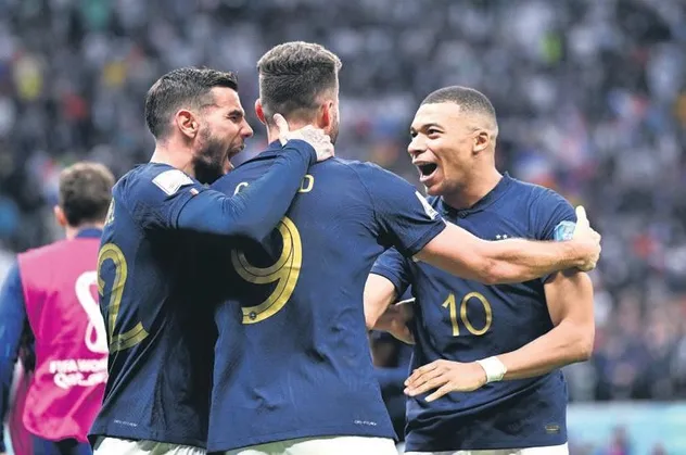 Son dünya şampiyonu Fransa, İngiltere'yi eleyerek yarı finale yükseldi