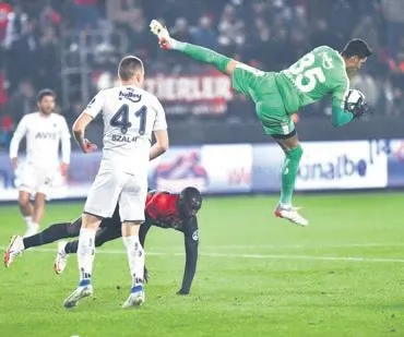 galatasarayda-kaleci-krizi-cozulmeye-calisiyor-gorusmeler-tam-gaz-devam-ediyor-1641509226229.jpeg Galatasaray'da kaleci krizi çözülmeye çalışılıyor! Görüşmeler tam gaz devam ediyor-9