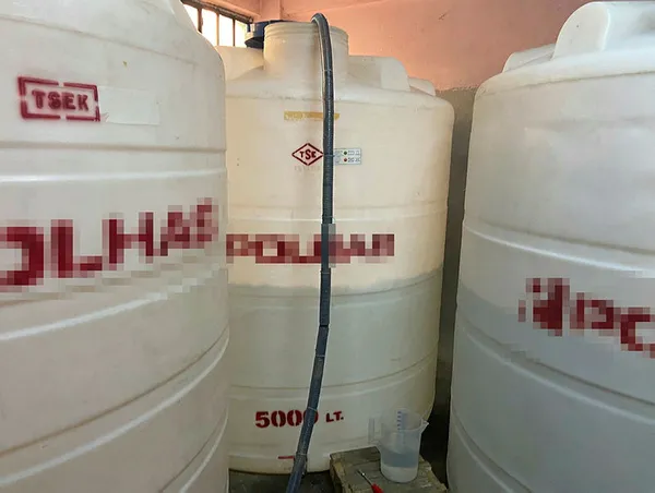 Son dakika: İstanbul'da 34 ton kaçak içki ele geçirildi-1