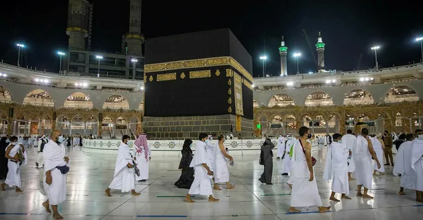 Kabe ve Mescid-i Nebevi'de sosyal mesafe uygulaması geri geldi