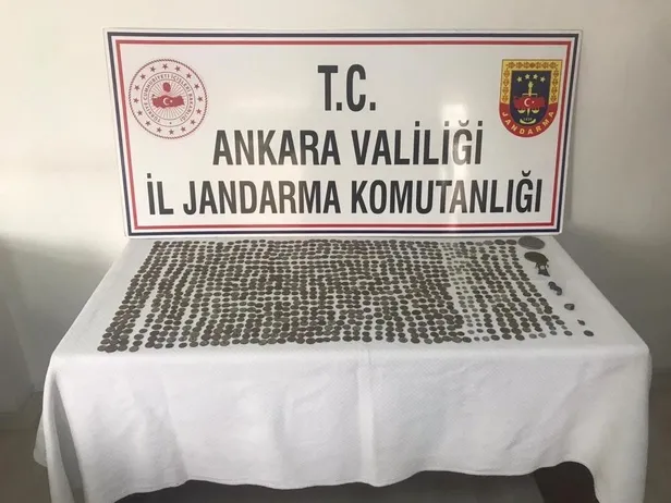 Ankara’da tarihi eser kaçakçılarına operasyon: 1016 sikke, at heykeli ve yüzük yakalandı-1
