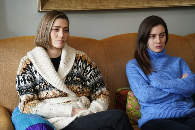 yali-capkini-dizisinde-soke-eden-basrol-degisikligi-biletini-cat-diye-kesiyor-masumluk-oyunu-bitti-1706726303500.jpg Yalı Çapkını dizisinde şoke eden başrol değişikliği! Biletini çat diye kesiyor masumluk oyunu bitti-5