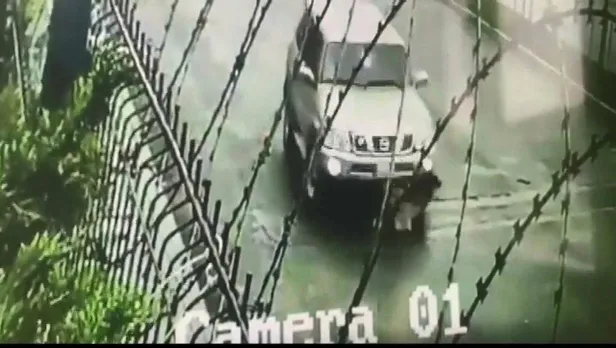 bu-ne-canilik-basaksehirde-bir-surucu-kopegi-ezip-kacti-1641927442281.jpeg Bu ne canilik! Başakşehir'de bir sürücü köpeği ezip kaçtı-3