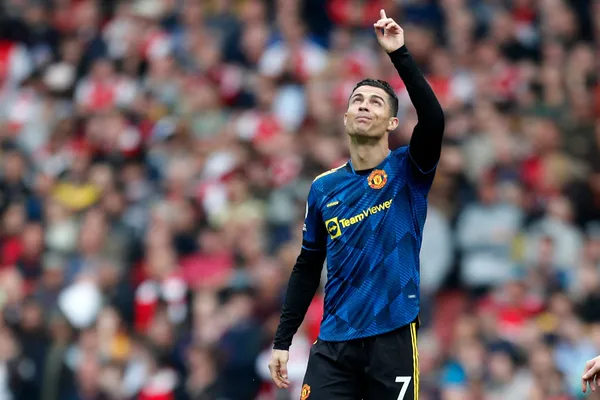 cristiano-ronaldo-manchester-unitedda-sezonun-en-iyi-oyuncusu-odulune-uzandi-1654348089737.jpg Cristiano Ronaldo, Manchester United'da sezonun en iyi oyuncusu ödülüne uzandı...-3