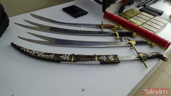 SON DAKİKA: Sedat Peker operasyonunda ele geçirilenler sergilendi! Kılıç da var - 11