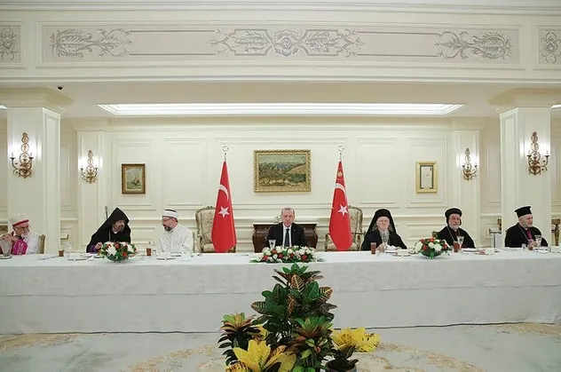 SON DAKİKA: Başkan Erdoğan'ın azınlık cemaatleriyle yaptığı iftarın detayları ortaya çıktı: En mükemmel cumhurbaşkanıdır