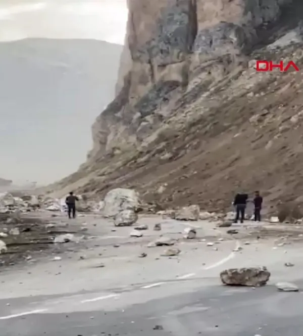 son-dakika-tokatta-deprem-mi-oldu-tokatta-4-buyuklugunde-deprem-son-depremler-1637393661515.jpeg Son dakika: Tokat'ta deprem mi oldu? Tokat'ta 4 büyüklüğünde deprem! Son depremler...-5