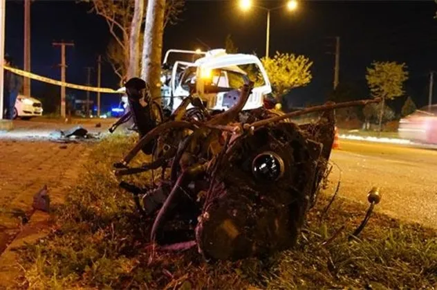 Son dakika: Bursa'da feci kaza! Otomobil bu hale geldi