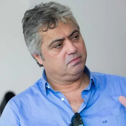 Eski model otomobiliyle Cengiz Kurtoğlu’nu ziyaret etti