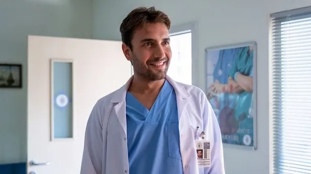 netflixte-cok-sevilen-dizinin-uyarlamasi-geliyor-yeni-doktor-dizimiz-hayirli-olsun-ulas-tuna-astepe-hazar-ergu-1665606918730.jpg Yeni doktor dizimiz hayırlı olsun! Ulaş Tuna Astepe, Hazar Ergüçlü ikilisi... Netflix'te çok sevilen dizinin uyarlaması geliyor!-2
