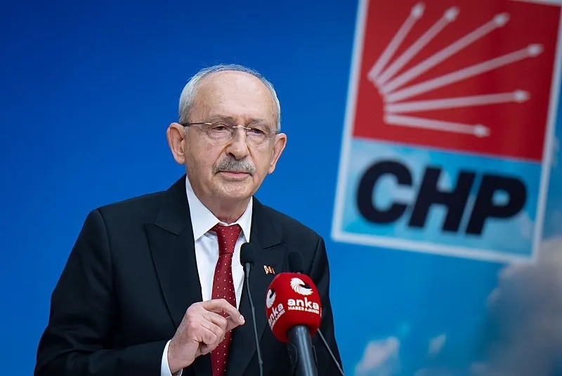 kemal-kilicdaroglu-ozgur-ozelin-izlerini-siliyor-fonuna-kadar-kaldirdi-1782999499639.jpeg Kemal Kılıçdaroğlu'nun Özgür Özel temizliği: Fonuna kadar kaldırdı-2