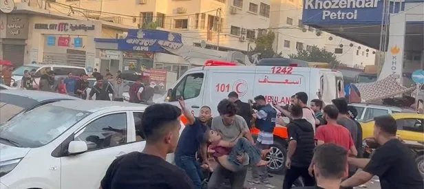 Katil İsrail’den hastaneye baskın
