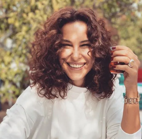 47'lik Arzum Onan'dan önce bacak pozu sonra bikinili poz! Genç kızlara taç çıkartan Arzum Onan'ın pozu eşi Mehmet Aslantuğ'dan...-2