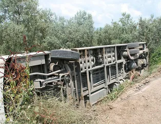 Kontrolden çıkan midibüs devrildi! Yaralılar var