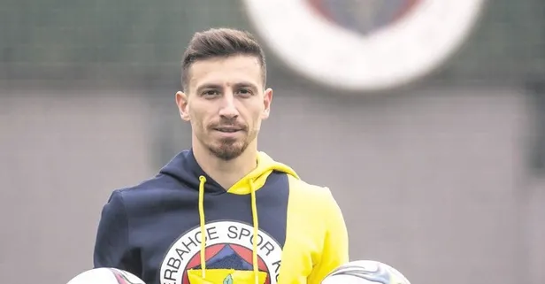 Fenerbahçeli taraftarlar Mert Hakan’a derbi öncesinde motivasyon yüklediler