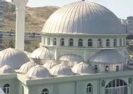 Provokatörler İzmirde sahneye çıktı! Bu kez de Selda Bağcan’ın ‘Yuh Yuh’ şarkısını çaldılar...